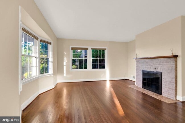 Photo - 805 31st St S