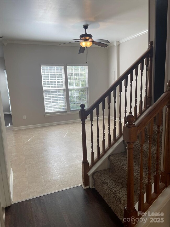 Photo - 5044 Parkview Way