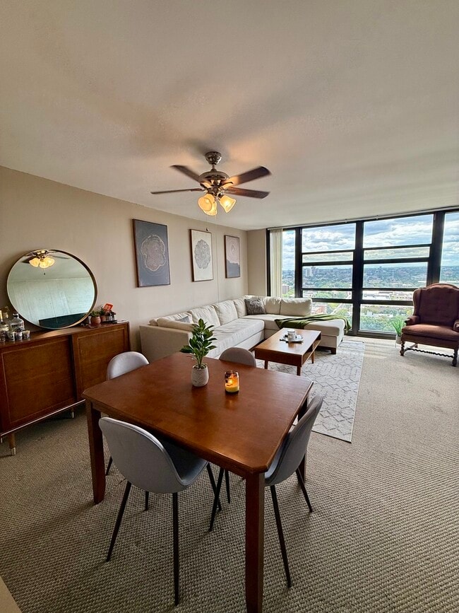 Building Photo - 3001 S Michigan Ave Rental