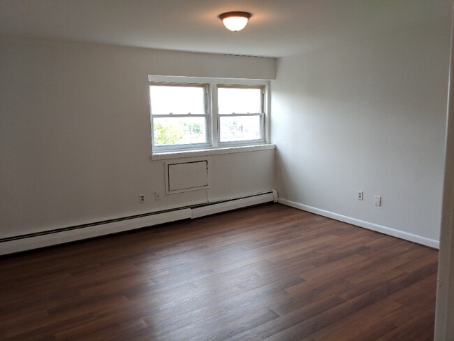 Photo - 170 Hillside Ave