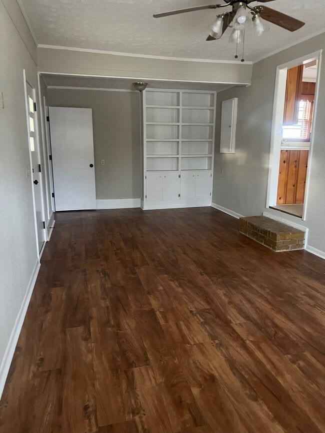 Photo - 5705 Creighton St