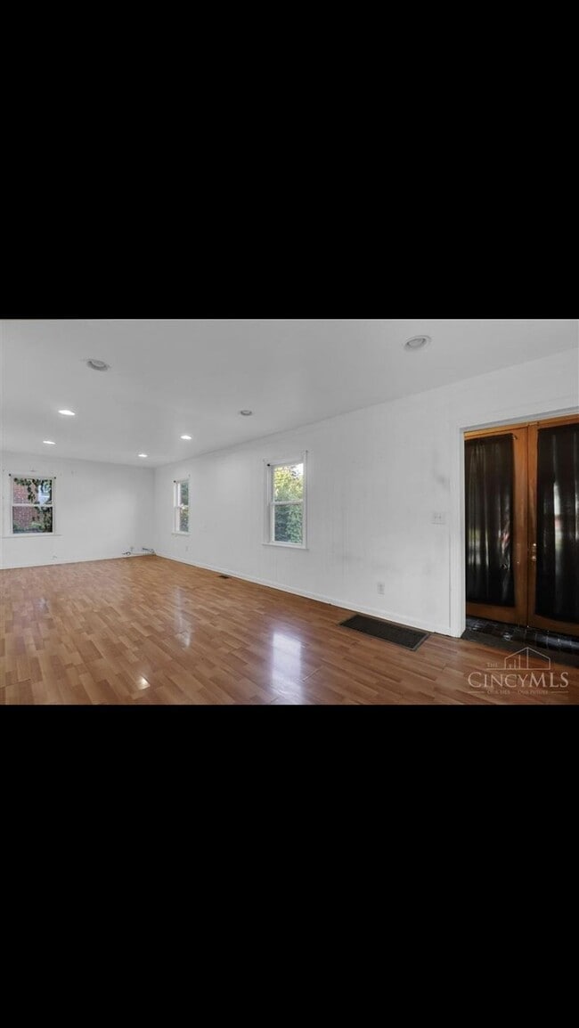 Photo - 8010 Daly Rd