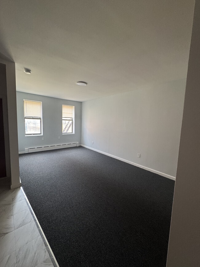 Photo - 91-35 195th Street