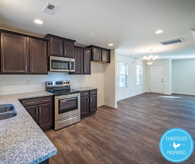 Photo - 512 Hobkirks Pl