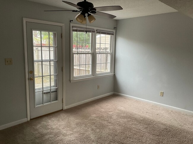 Photo - Charming 2 bedroom 1.5 bath town home loca...
