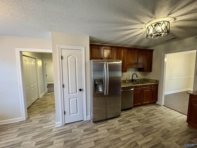 Photo - 113 Edgebrook Dr