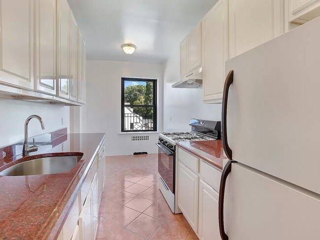 Photo - 76-66 Austin St Unit 2L