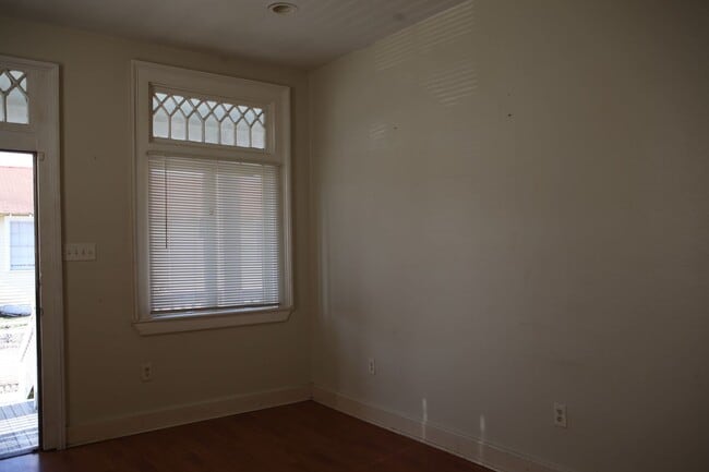 Photo - 436-438shenn Unit 438