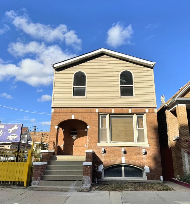 Building Photo - 1814 W Pershing Rd