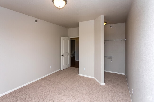 3BR, 2BR - 1,610SF