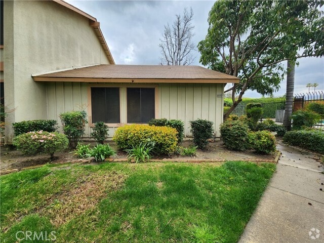 Building Photo - 1355 N San Diego Ave Rental