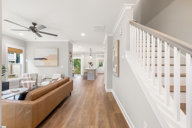 Photo - 570 Lowndes Hill Rd