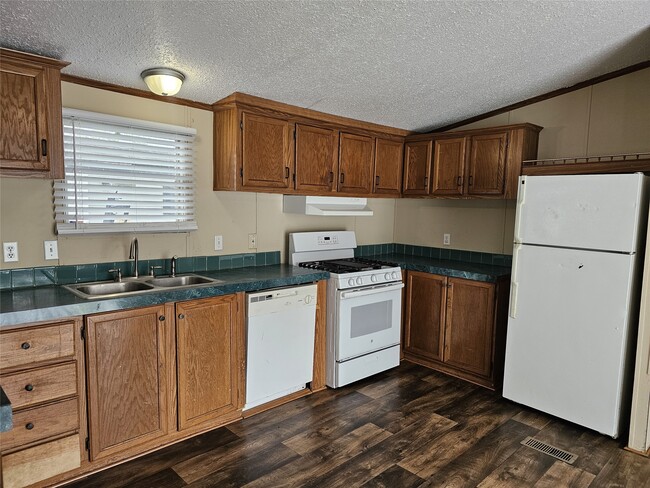 Photo - 827 Gregs Way
