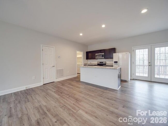 Photo - 824 Woodrun Dr