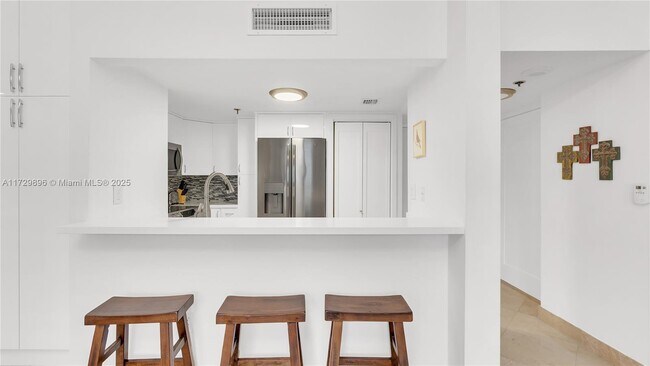 Photo - 540 Brickell Key Dr