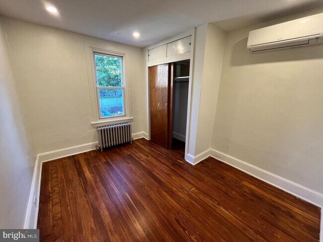 Building Photo - 419 Markle St Rental