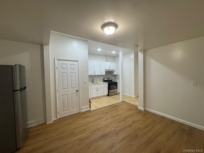 Building Photo - 13 Center St Unit 2 Rental