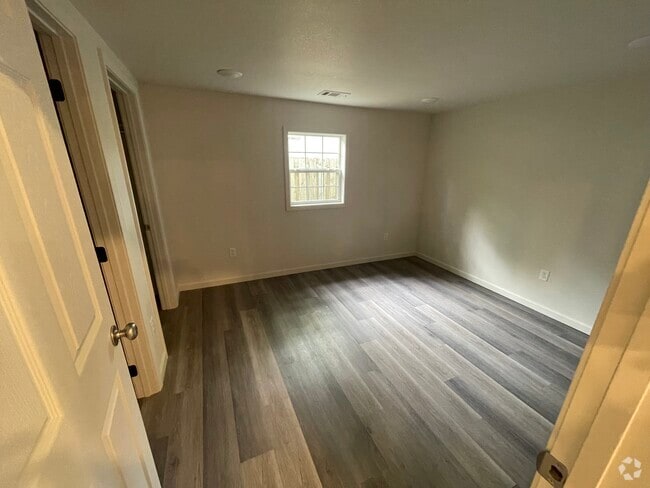 Building Photo - 1405 N Church St Rental
