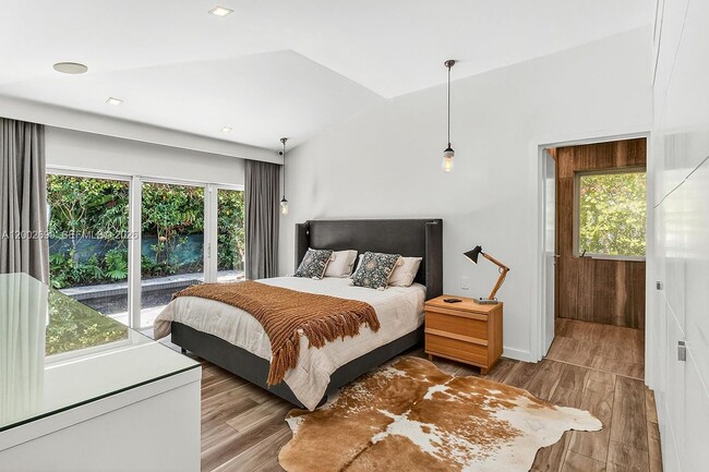 Photo - 570 NE 52nd Terrace