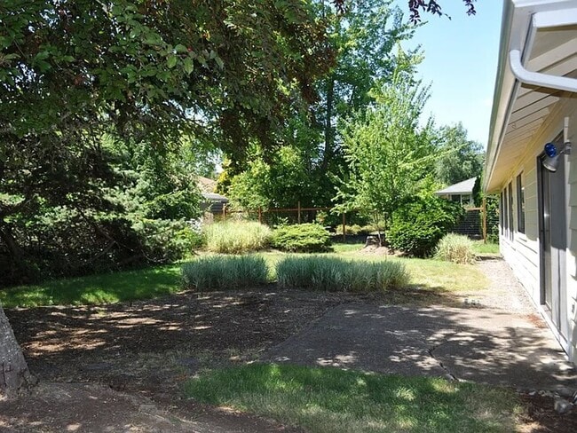 One level single family house, great locat... - One level single family house, great locat...