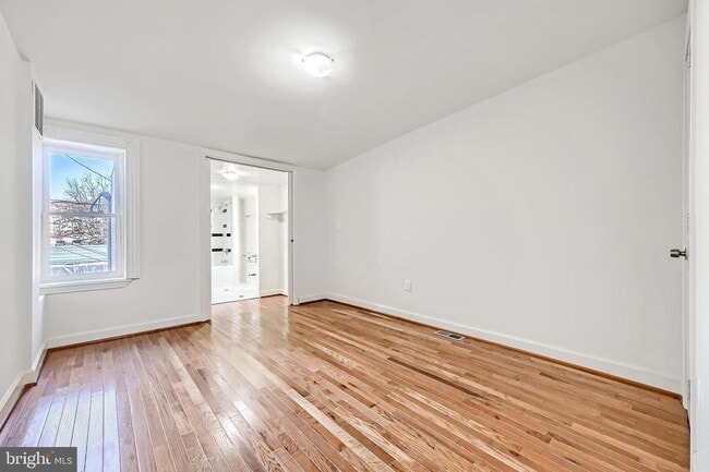 Photo - TWO BEDROOM TWO BATHROOM TOWNHOUSE AVAILABLE FOR SEPT 1ST MOVE-IN!!!!