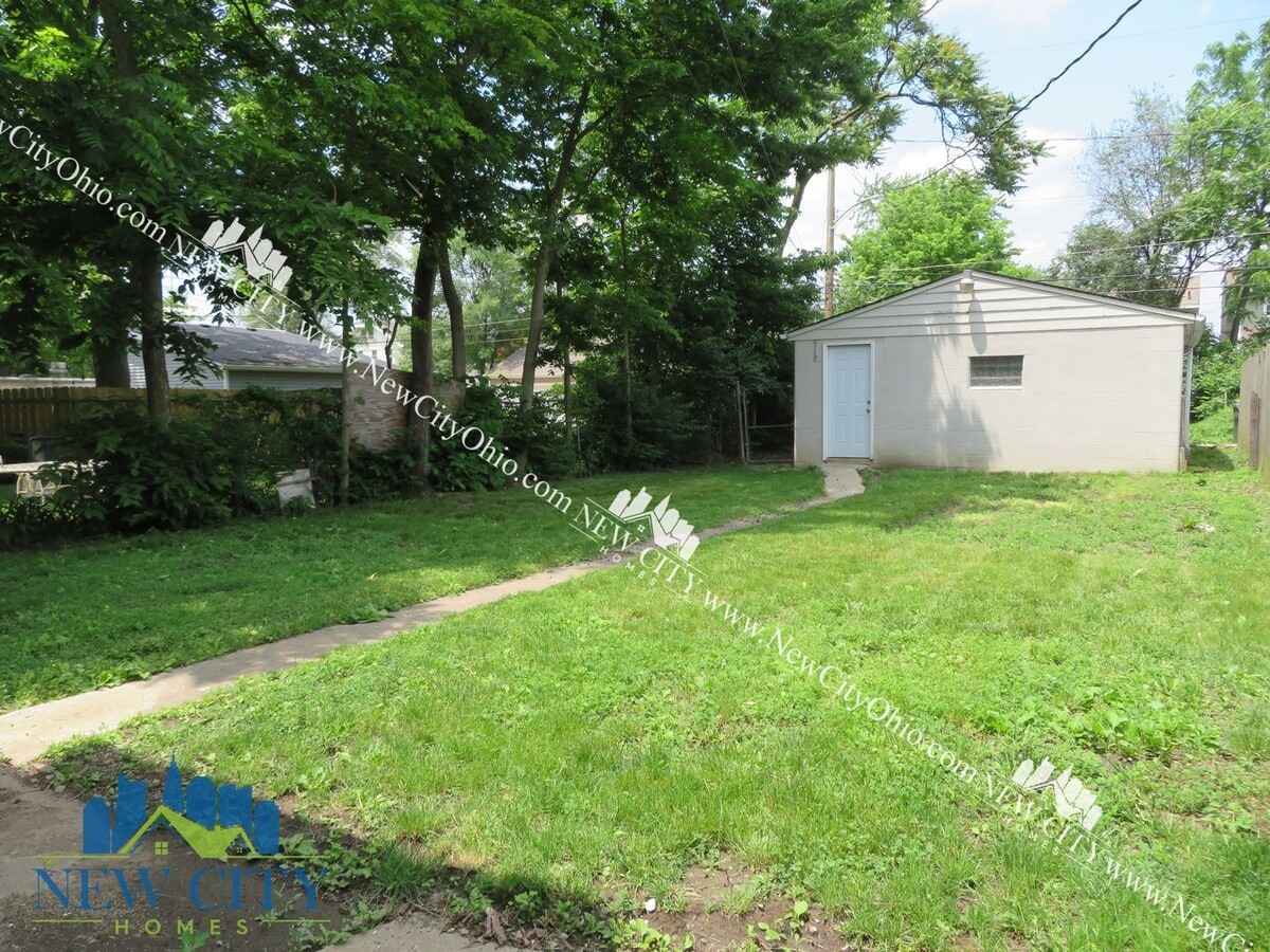 Refreshed Two-Bedroom in Milo Grogan! - Refreshed Two-Bedroom in Milo Grogan! House