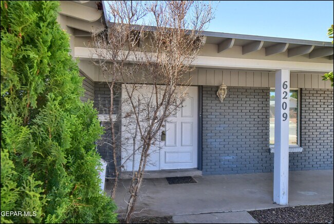 Photo - 6209 Heath Way