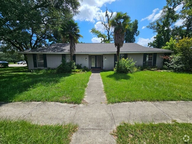 Building Photo - Available Now! Rental