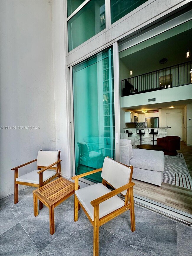 Photo - 300 S Biscayne Blvd Unidad L-1210