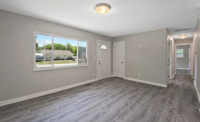 Photo - 4 bedroom 2 bathroom located in Champaign- Available August!