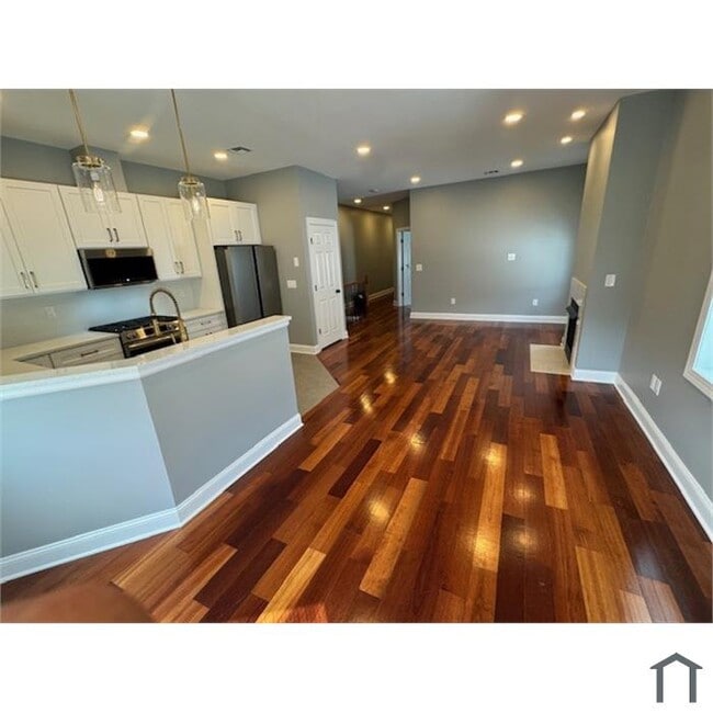 Photo - 260 John St Unidad A2