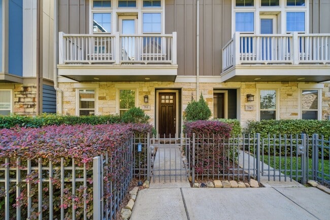 Photo - 712 N Shepherd Dr