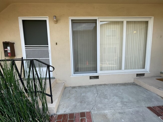 Entry Way - 14333 Albers St Unit 2