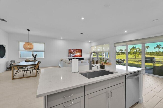 Photo - 14185 SW Daphne St