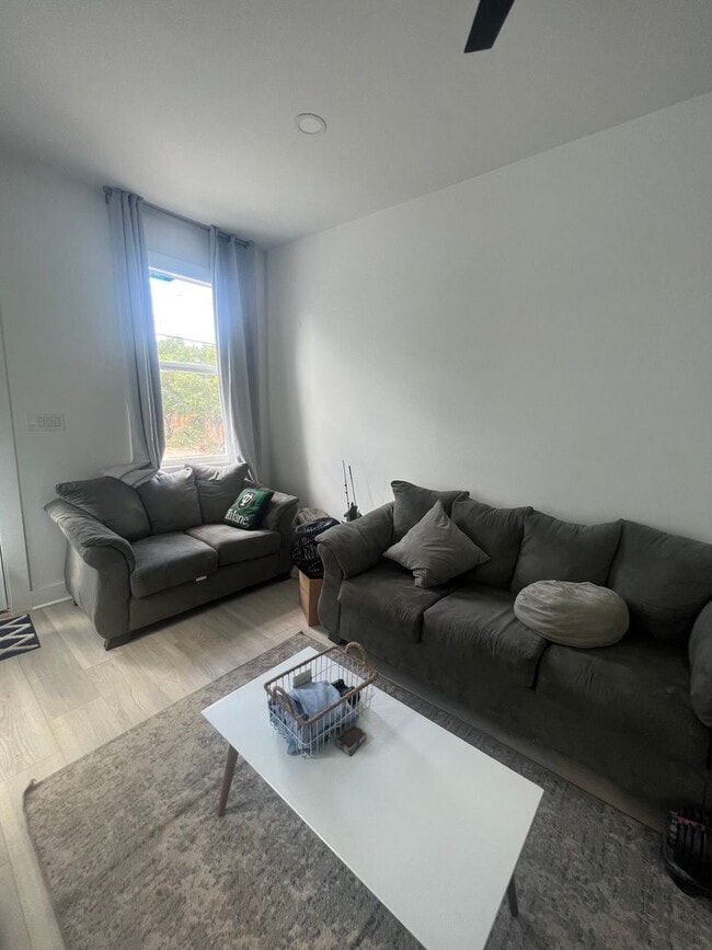 Photo - 5 BR House 1/2 block from Maple St - POOL!