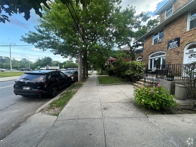 Building Photo - 1105 Doughty Blvd Rental