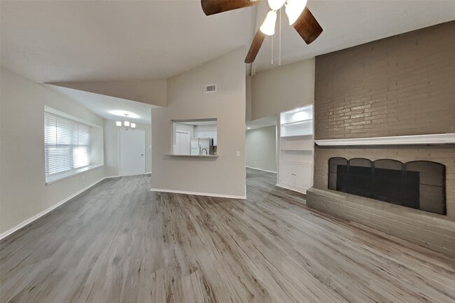 Photo - 26 Pinewood Forest Ct