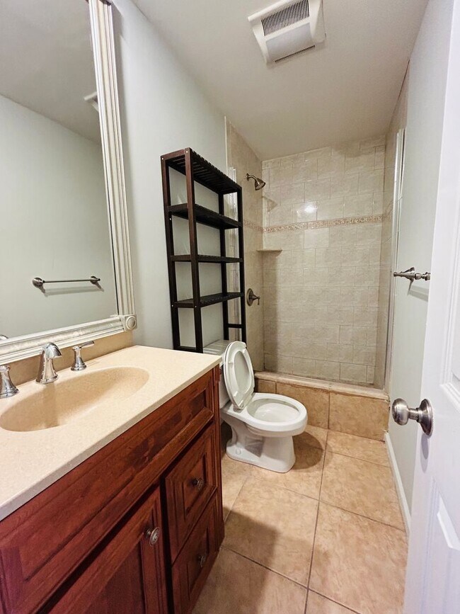 Photo - 325 S 12th St