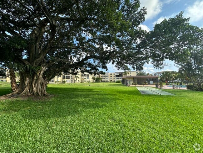 Building Photo - 9355 SW 8th St Unit 116 Rental