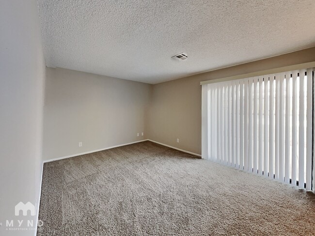 Photo - 261 Queen Marie Ct