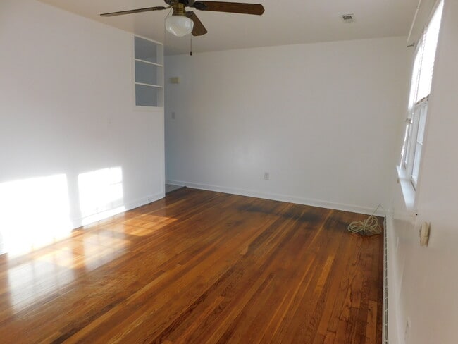 Living room - 12113 Richmond St Unit 12115