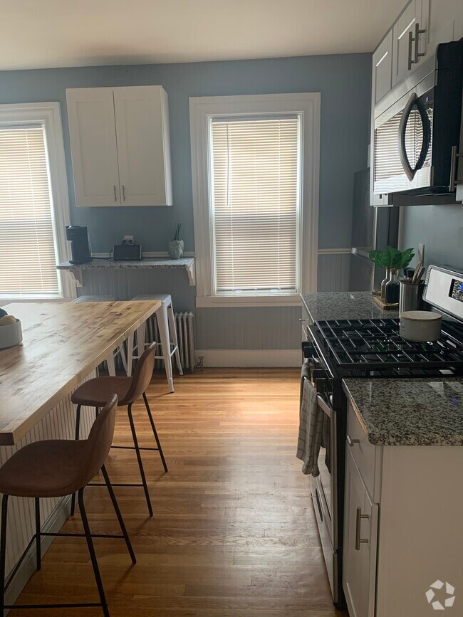 Building Photo - 130 Sutton St Unit 1 Rental