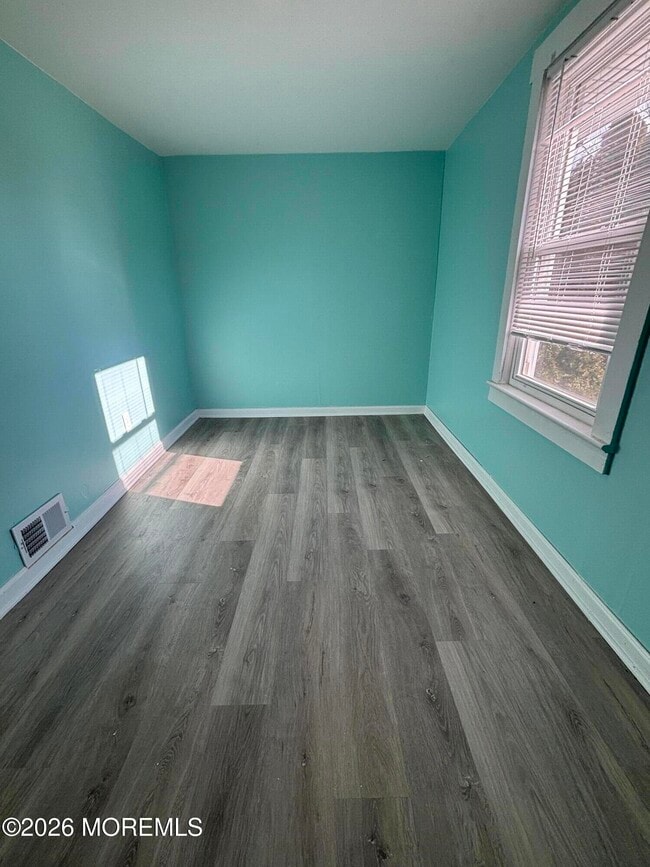 Building Photo - 410 Brinley Ave