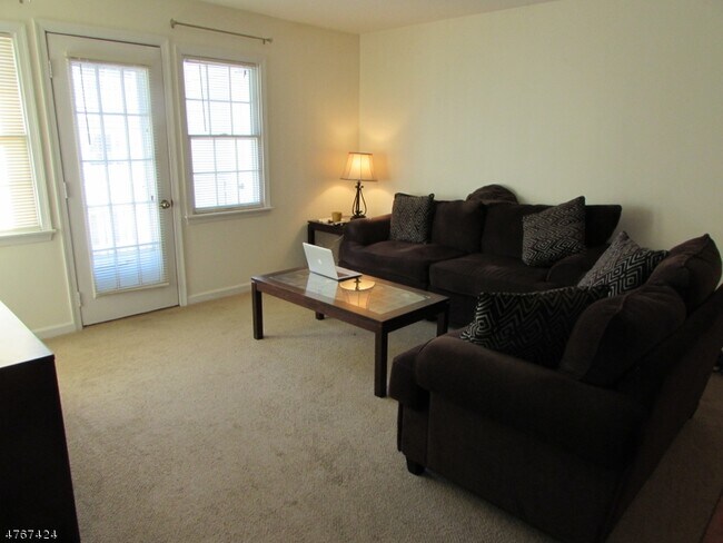 Photo - 8 Genoble Rd