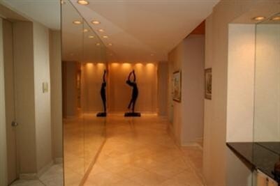 otro - Three Village Condos