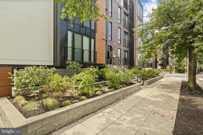 Building Photo - 3933 14th St NW Unit 2