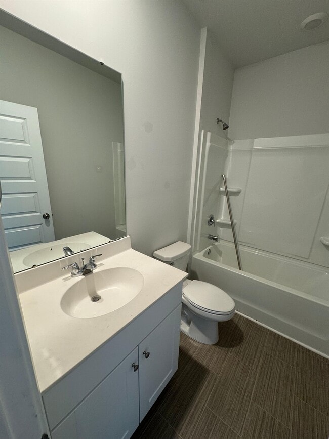 Photo - 1599 Swing Bridge Way