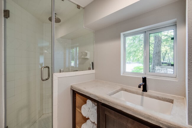 Photo - 1901 Westlake Dr