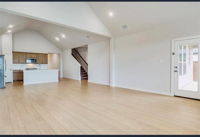 Photo - 1835 Balfour Bnd