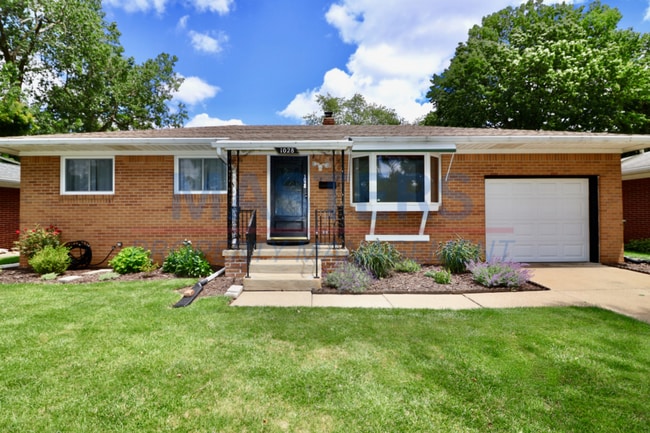 Building Photo - Spacious 3 Bedroom + Office Home in Maumee with New Appliances & Finished Basement